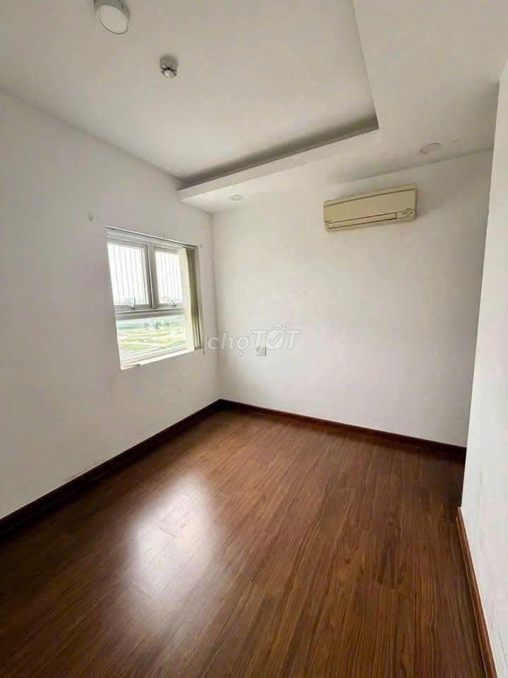 C/c High Level Res Green-Admiral Corner 3 bedrooms (No furniture, 3 air conditioning) is 13.5 million a month.