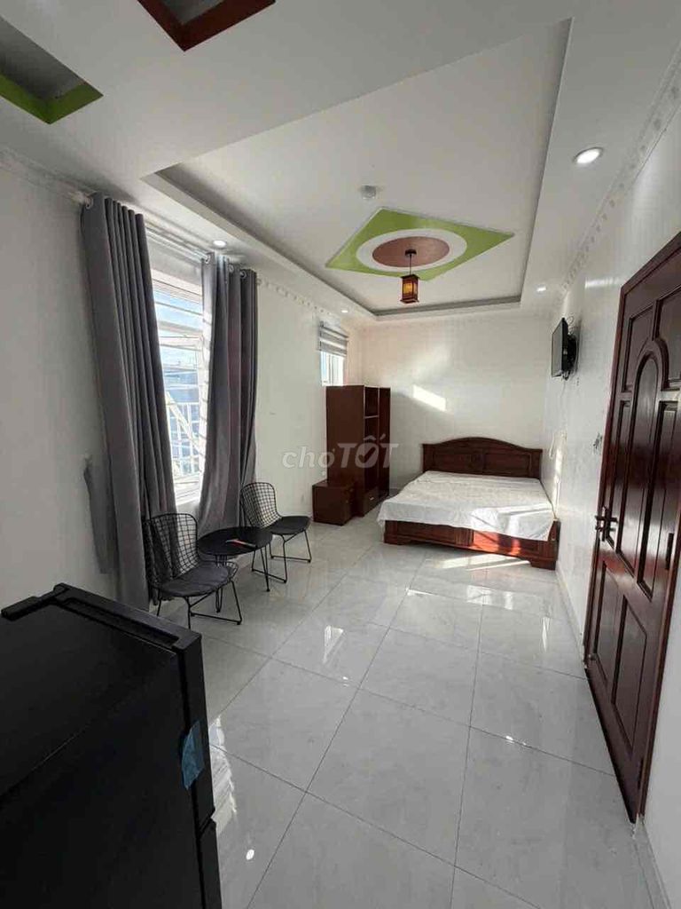 The studio apartment is a mile from the iron bridge. It's moving through vlu.