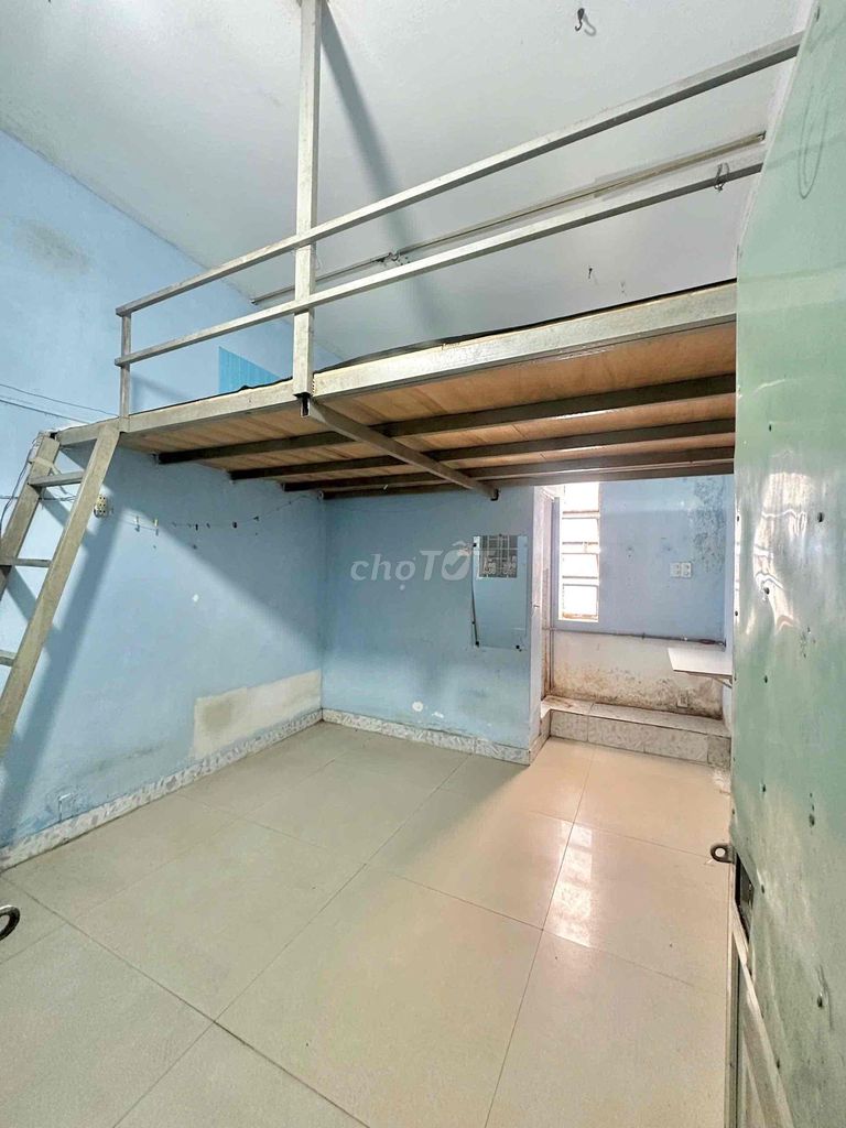 The guest room, the kitchen shelf at Tân Phú-- 2 million a month.
