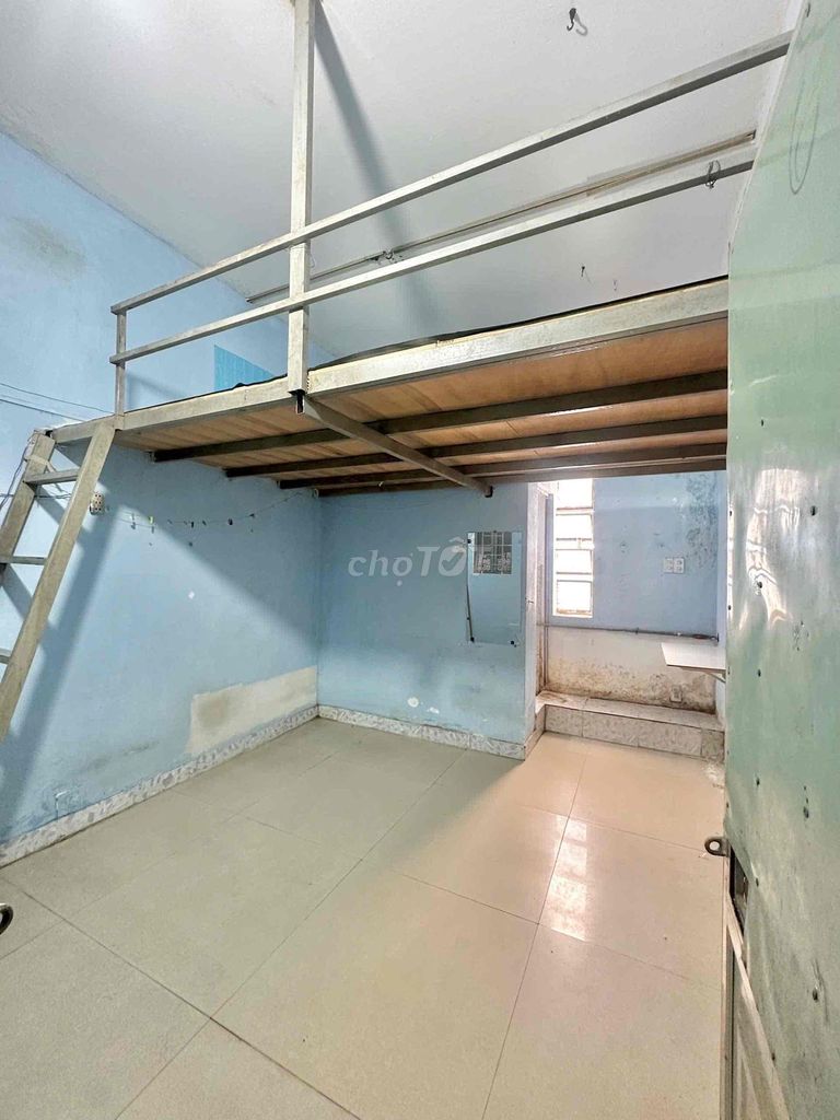 The guest room, the kitchen shelf at Tân Phú-- 2 million a month.