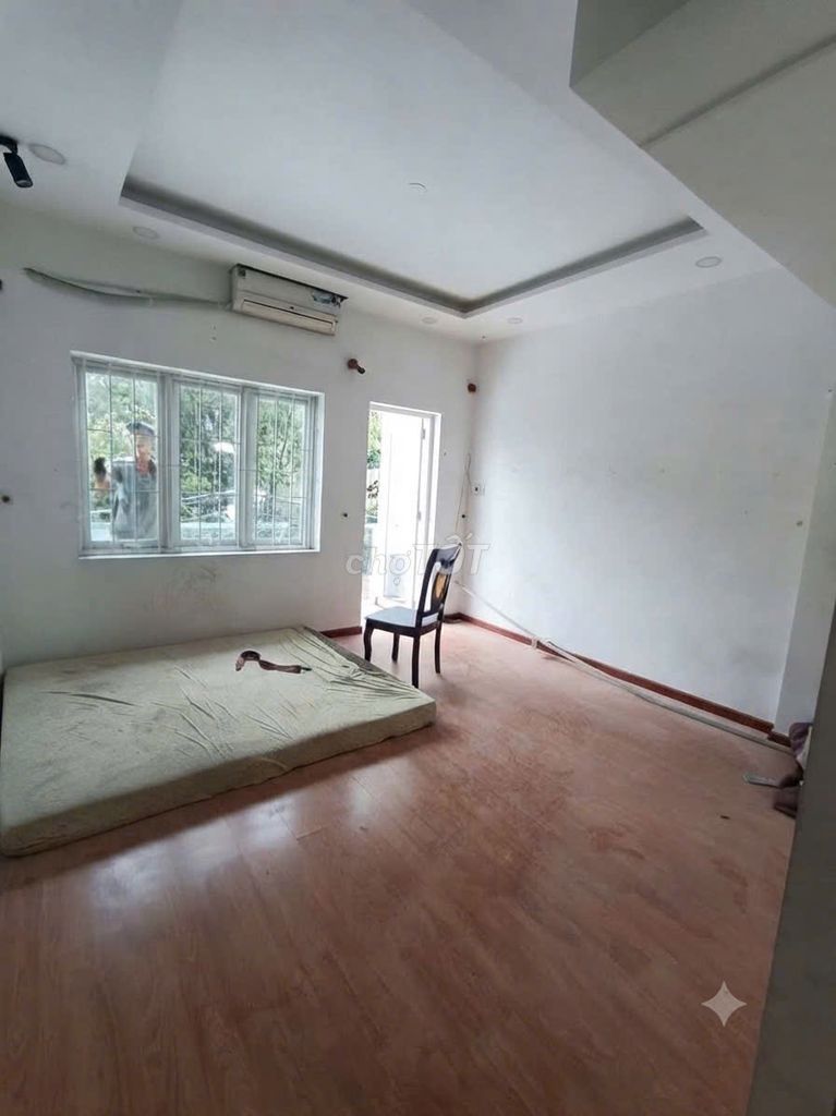 Rent a house cheaply for the collaboration area, Lý Chiêu Hoàng, 010, District 6, 17 million.