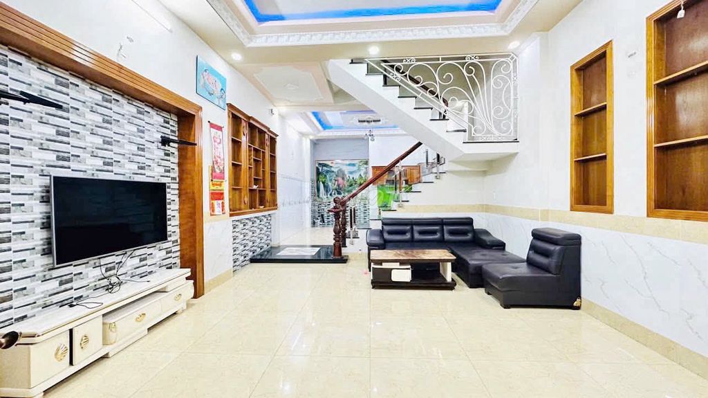 3 floors wide Trần Thị Năm P. Tân Chánh Hiệp District 12