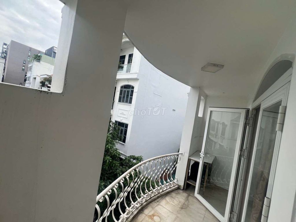 The big bandau apartment.