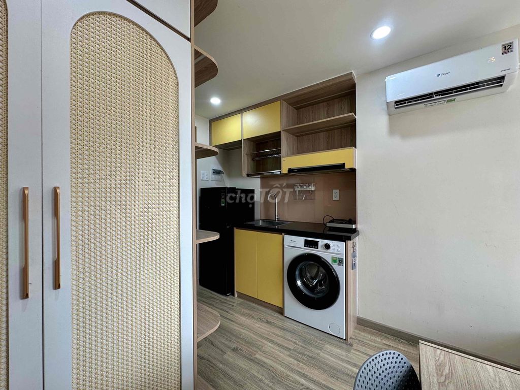 Rent a mini-log on Dương Quảng Hàm Gò Vấp axis