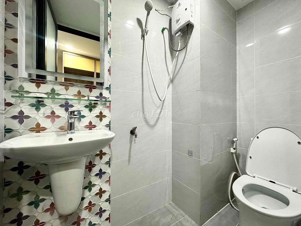 Rent a mini-log on Dương Quảng Hàm Gò Vấp axis
