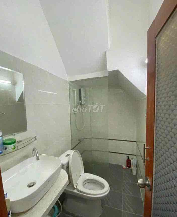 - Two bedrooms, two toilets - point out the way.