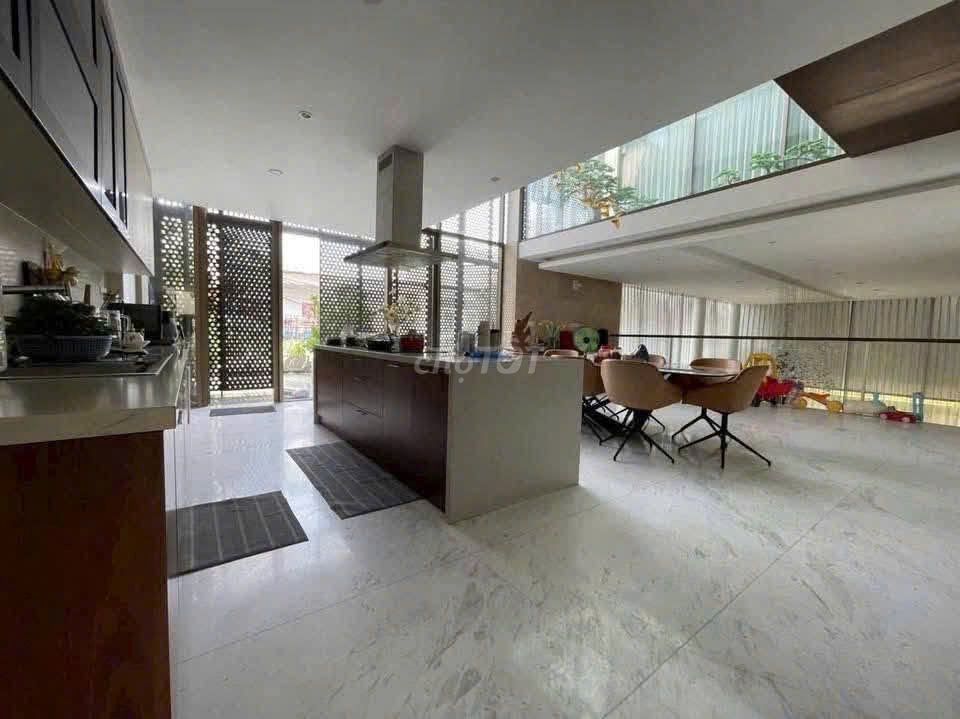 Renting 2M (xm) Phạm Văn Bạch, 717 15, Q. Tb, 10 million.