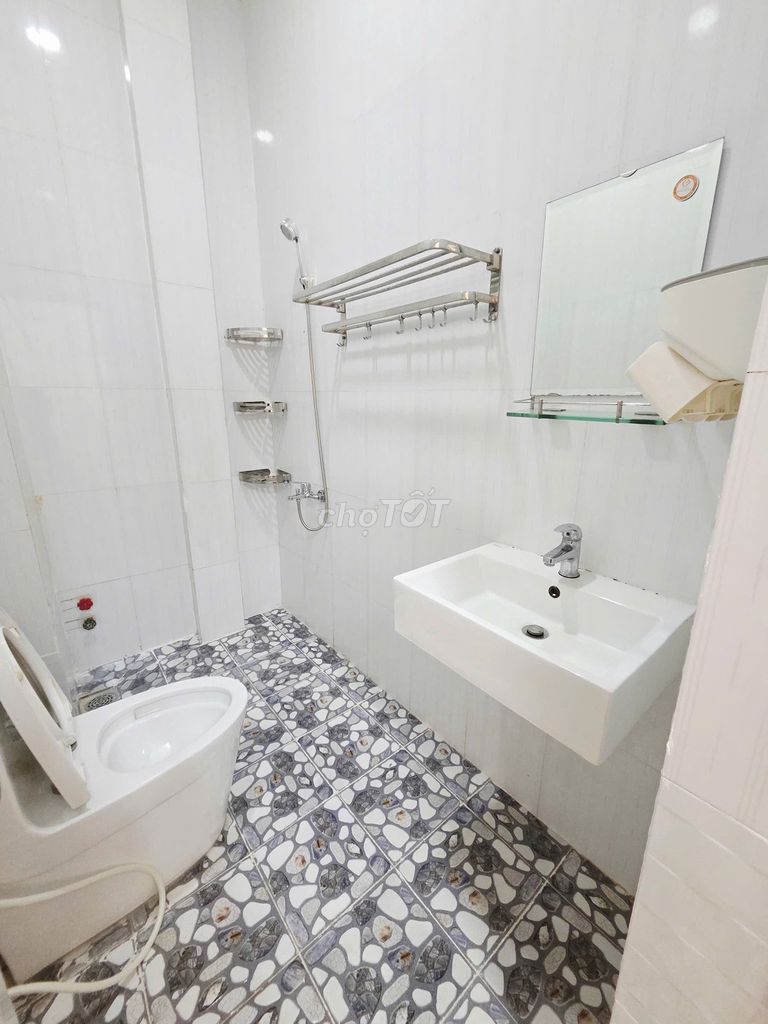 Rent the Đô Đốc Lộc Tân Quý front house 3 floors.
