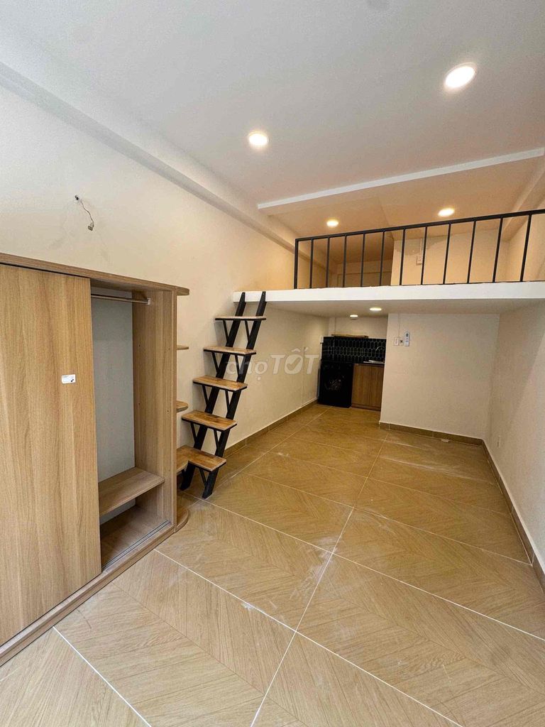 The owner of the Doublex Room costs 2.5 million, right near Lotter Mark District 7.