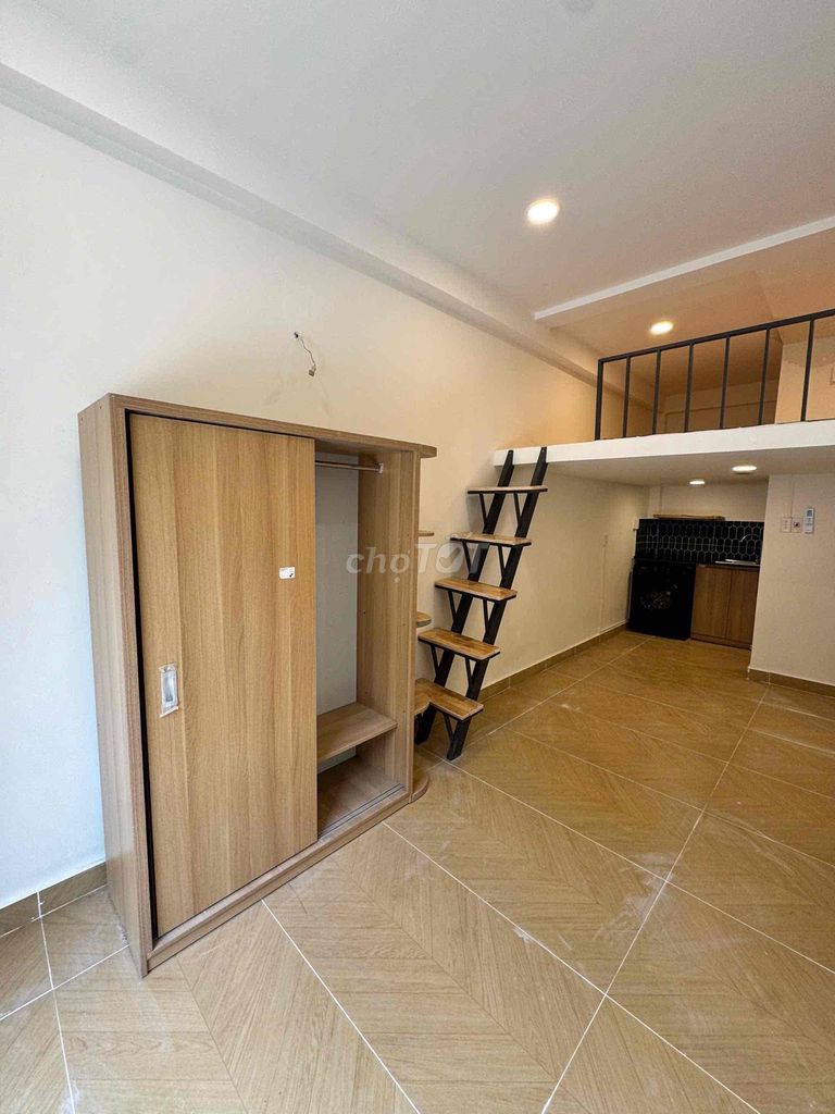 The owner of the Doublex Room costs 2.5 million, right near Lotter Mark District 7.