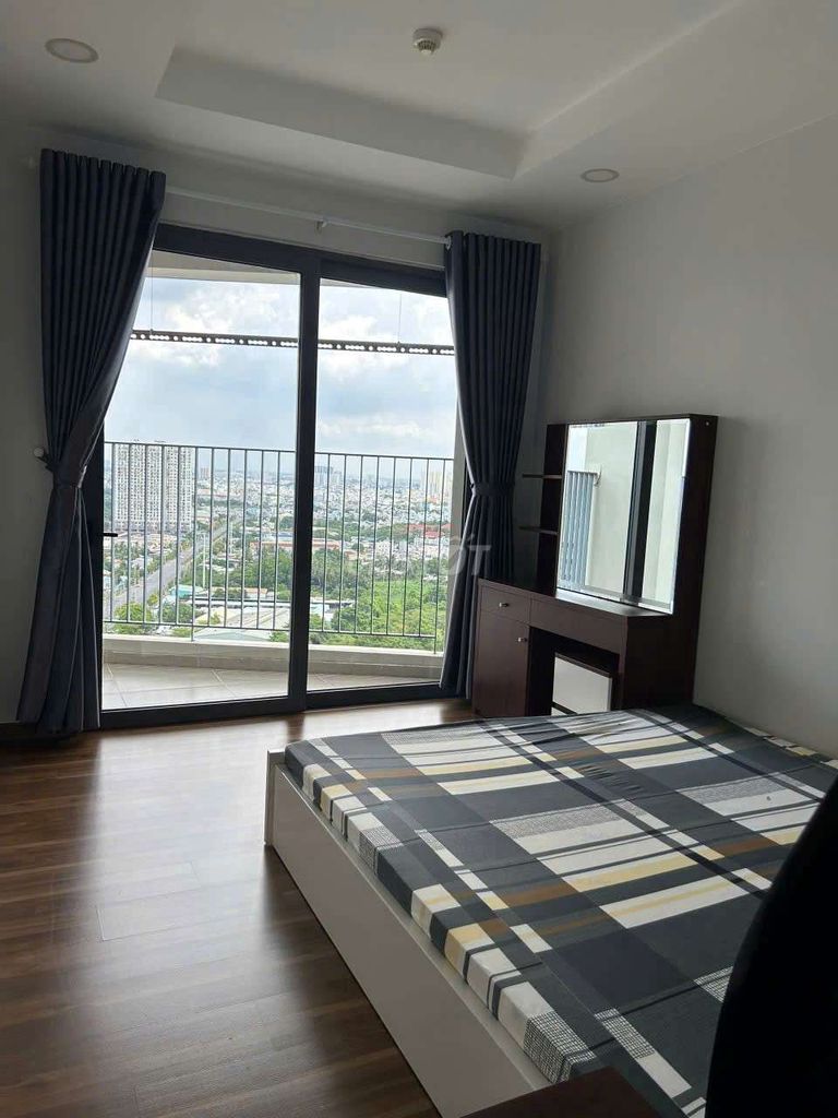 Get two bedrooms. The 90 M2-full section of both balconys.