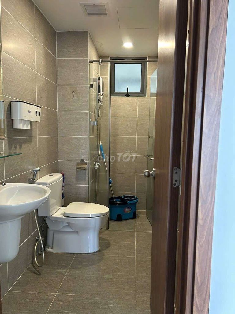 Get two bedrooms. The 90 M2-full section of both balconys.