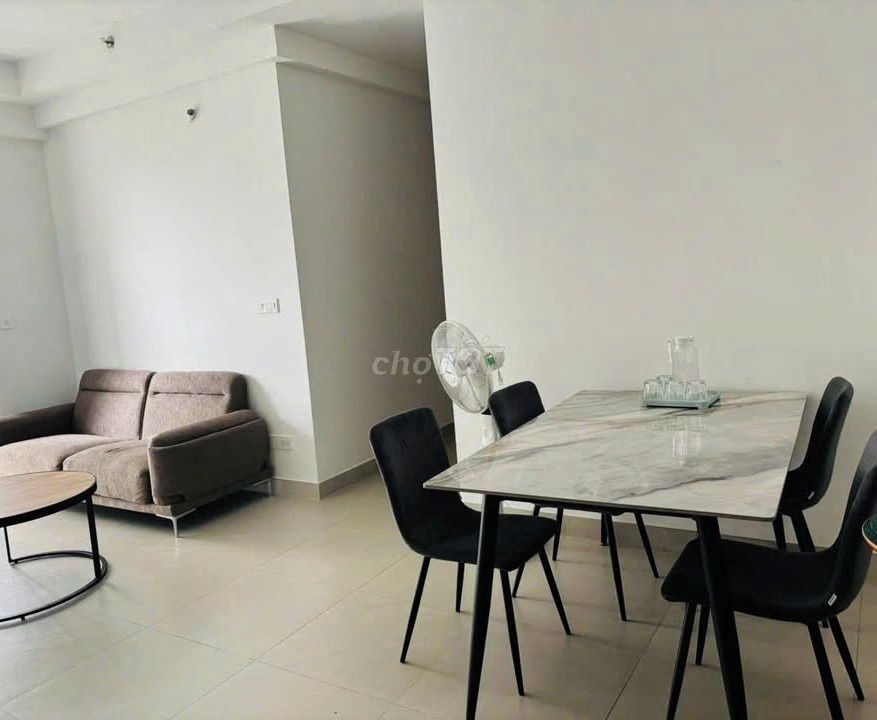 Khuông Việt apartment, Tân Phú is renting three bedrooms at 14 million a month.