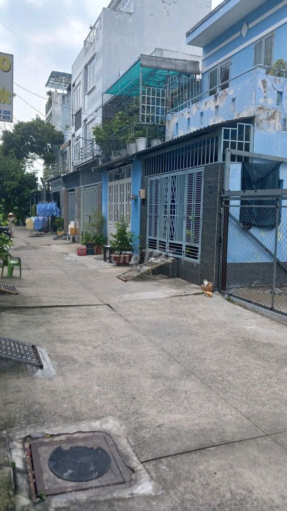 Rent the original Quốc lộ 50.
