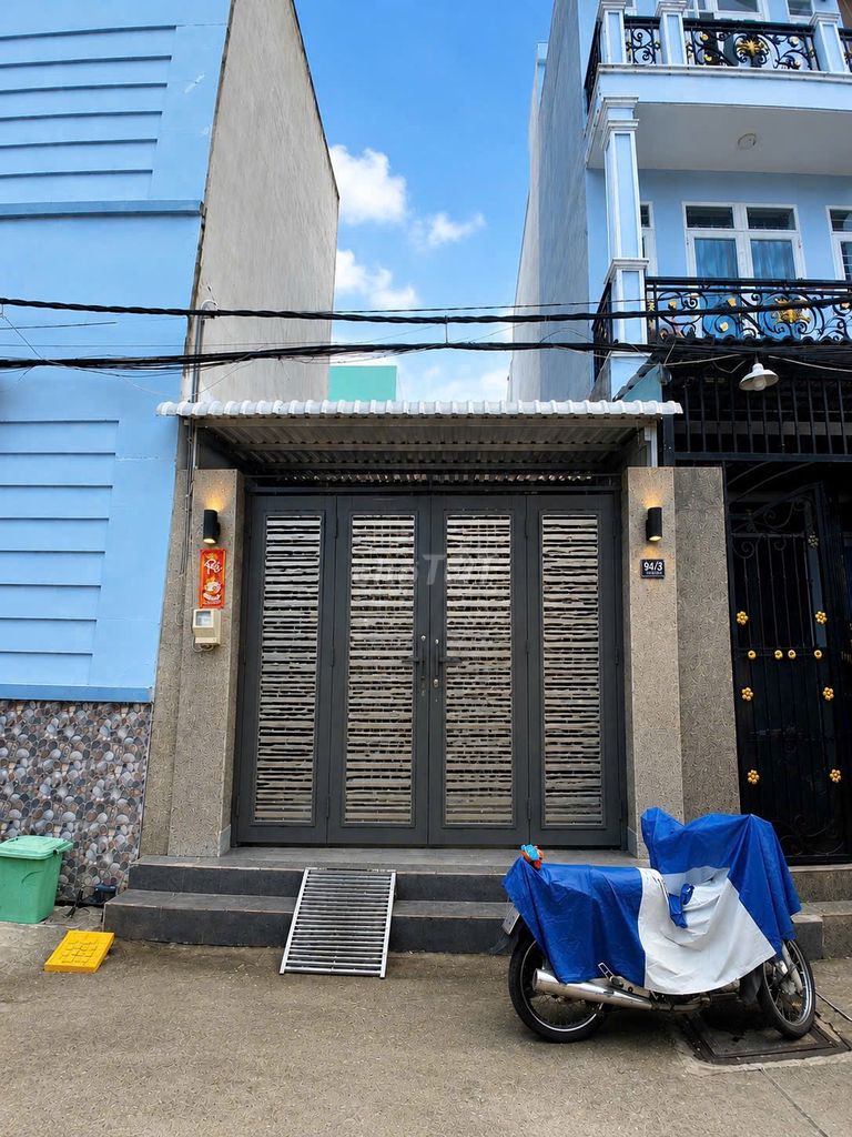Rent the original Quốc lộ 50.