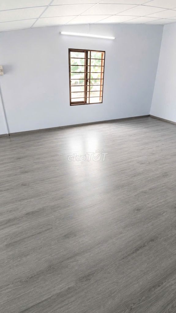 Rent the original Quốc lộ 50.