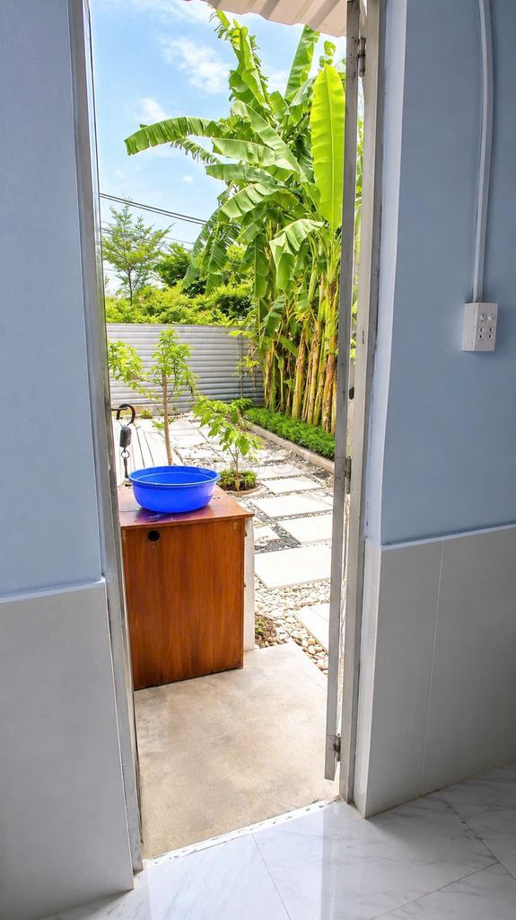 Rent the original Quốc lộ 50.