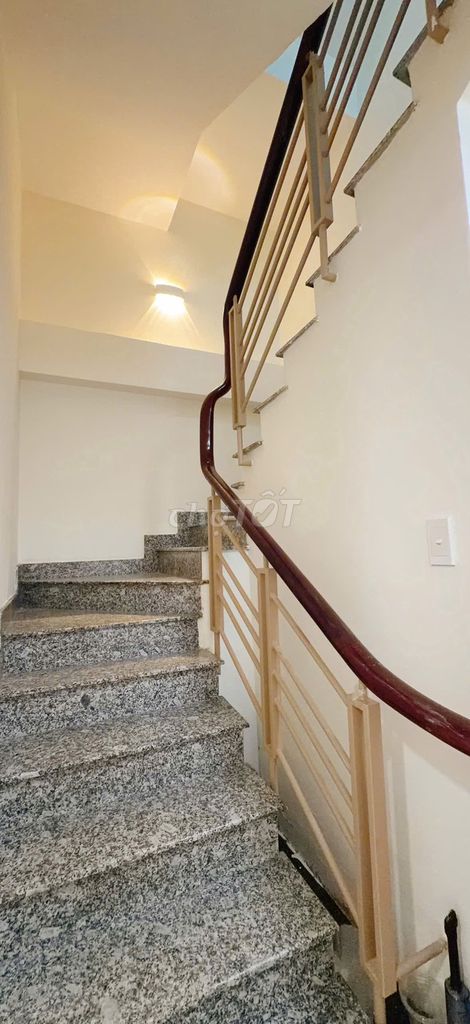The new Lê Hồng Phong, the 4th floor st, 4.2 x 18 meters, 8 bedroom 5 toilets, 35 million