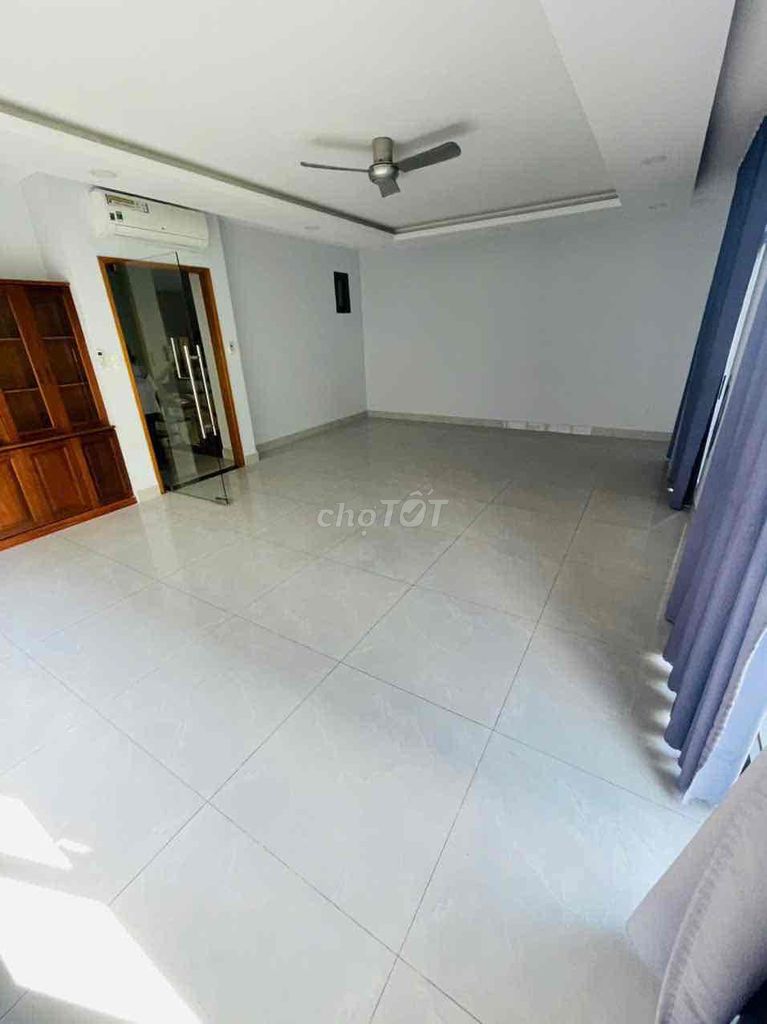 Renting Kadc Liên Phường near global City costs 15 million a month.