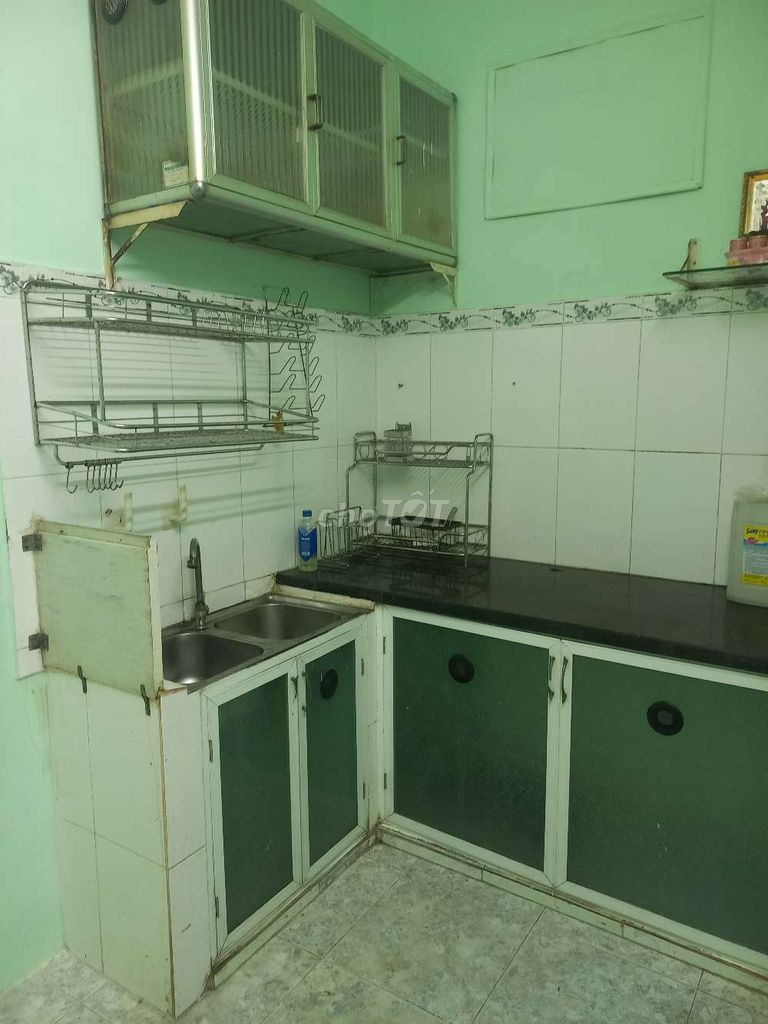 For Trường Sa Phú Nhuận. Tret, two bedrooms. Two toilets.
