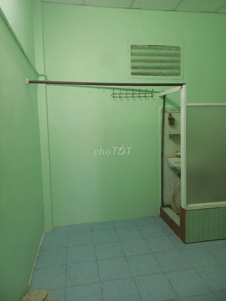 For Trường Sa Phú Nhuận. Tret, two bedrooms. Two toilets.