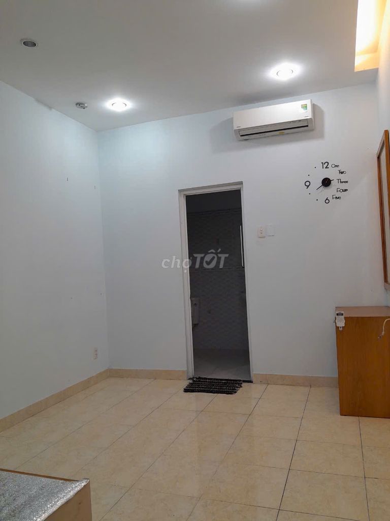 rent apartment east of plaza