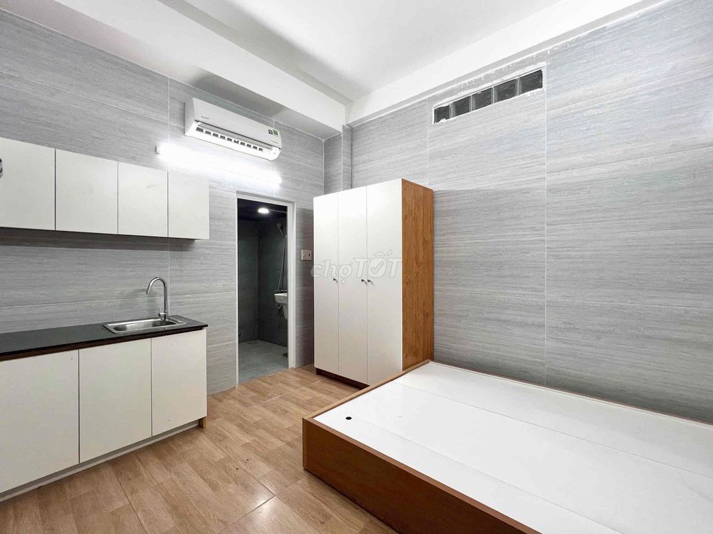 Unguarded living room, fresh air conditioning 100%.