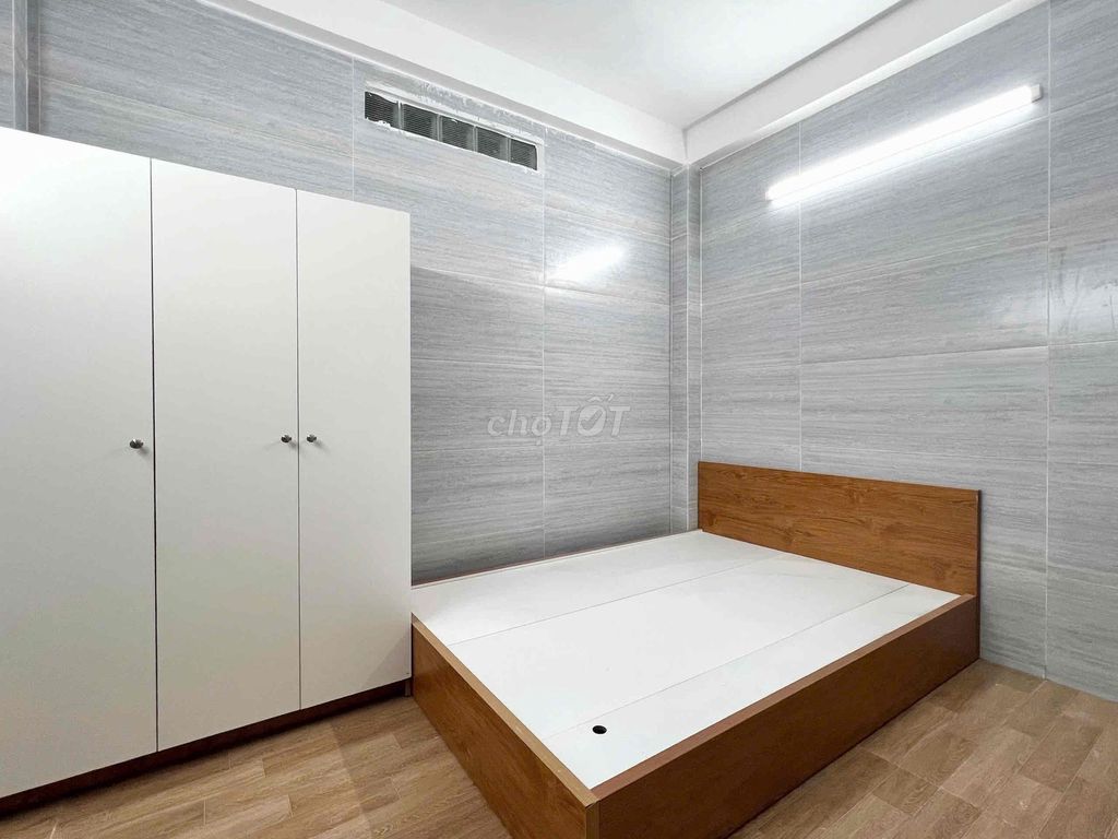 Unguarded living room, fresh air conditioning 100%.