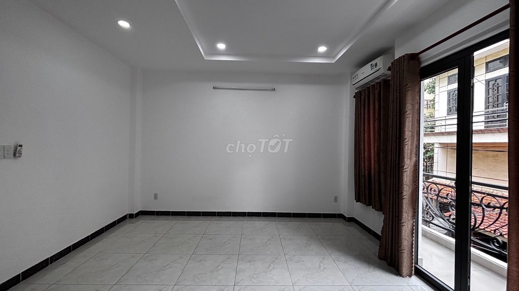 A free balcony/ window motel near etown & airport