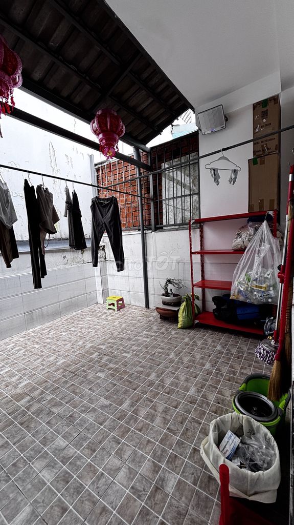 A free balcony/ window motel near etown & airport
