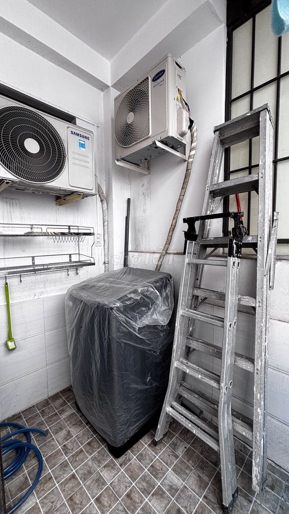 A free balcony/ window motel near etown & airport