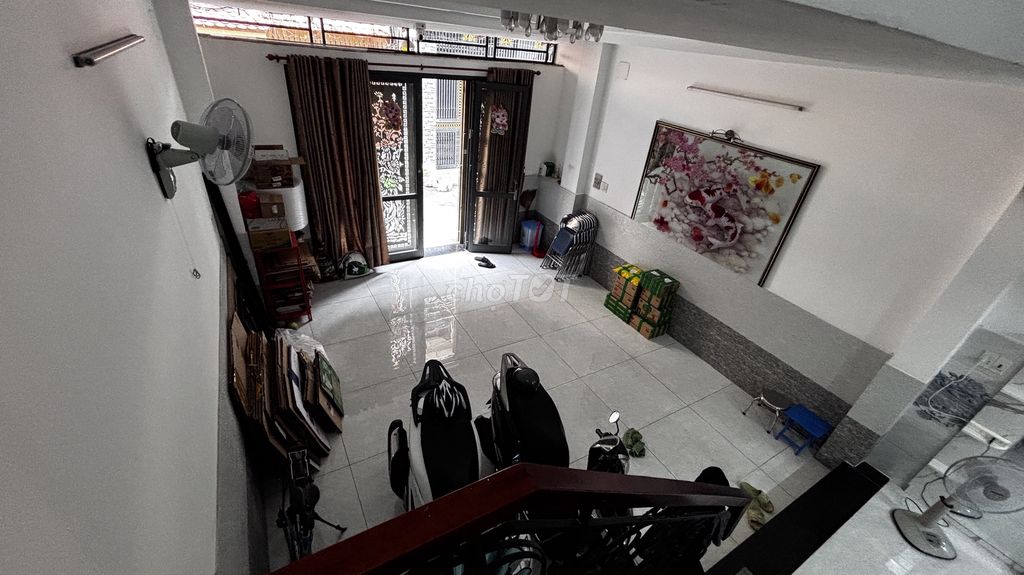A free balcony/ window motel near etown & airport
