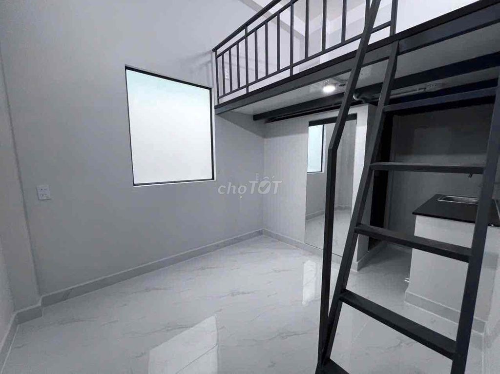 Rent us a room, a high guard, a window. Next to kcx, ufret. Near pmh, nttu District 4