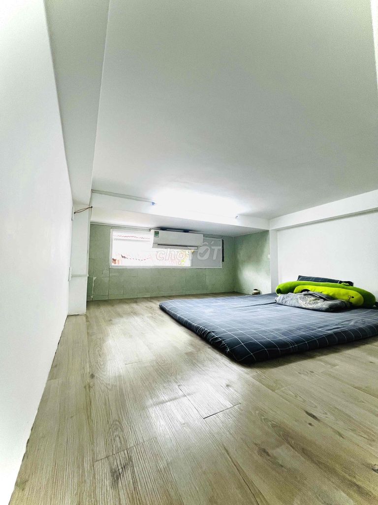Two bedrooms and a car in the room.