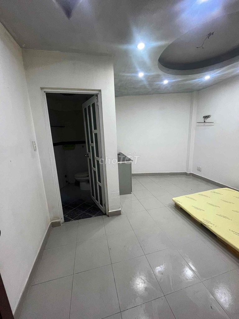 The super cheap apartment is empty.