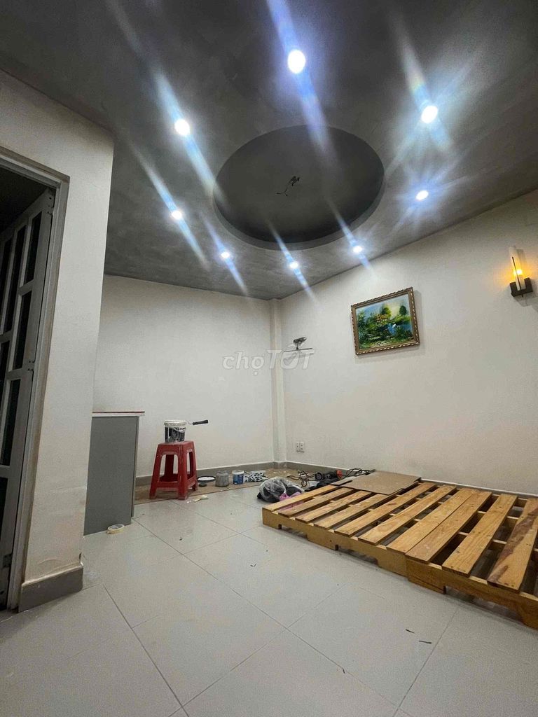 The super cheap apartment is empty.