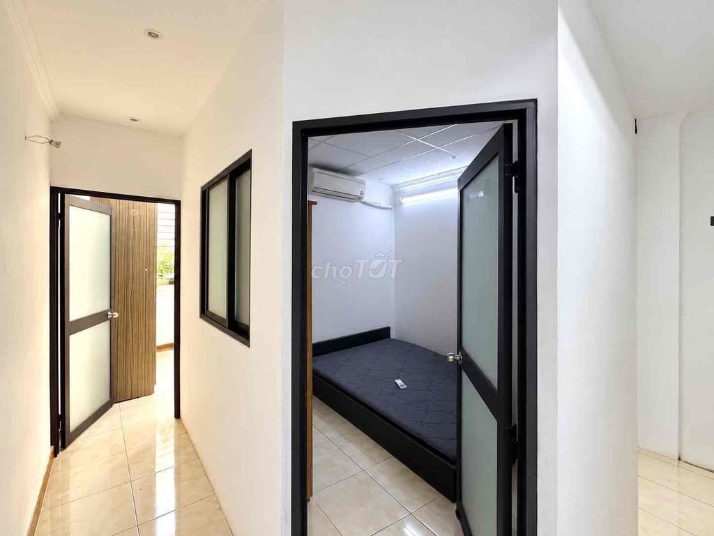 A two-way studio. A private window. A car near the Great Hall.