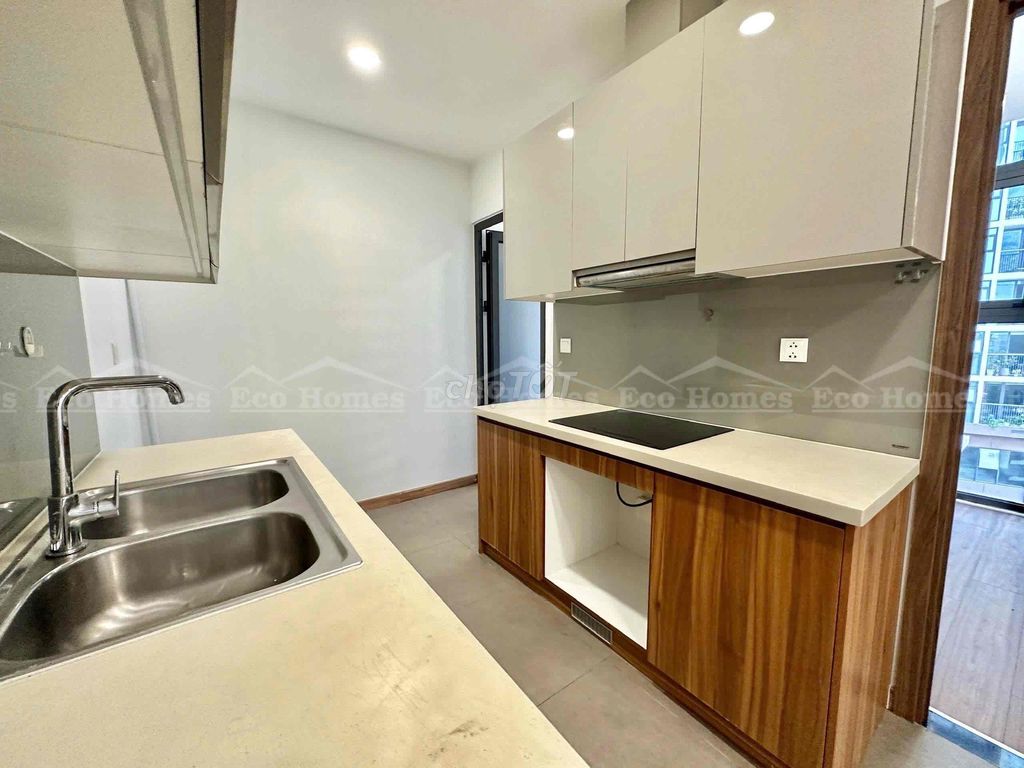 Eco Green - two bedrooms - two toilets full of glasses of closets plus bed.