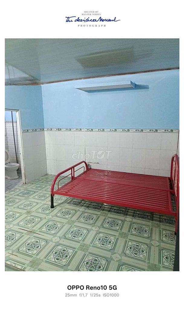 Rent room is near the ice-cold school. The bathroom's got air conditioning.
