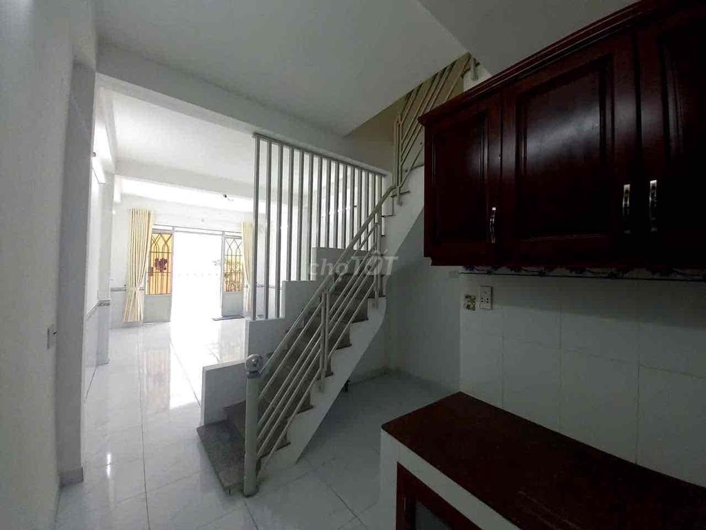 The 2nd square, Huỳnh Tấn Phát Alley, right on the kcx New Shun District 7
