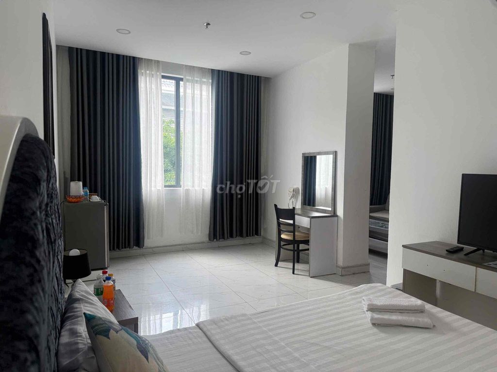 The owner himself hired K.S. Airport 25 bedrooms 1 mb 1 . 1 .1 .1 million in interiors