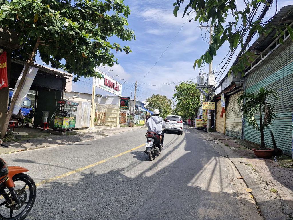 Rent a front house on Thái Thị Giữ.