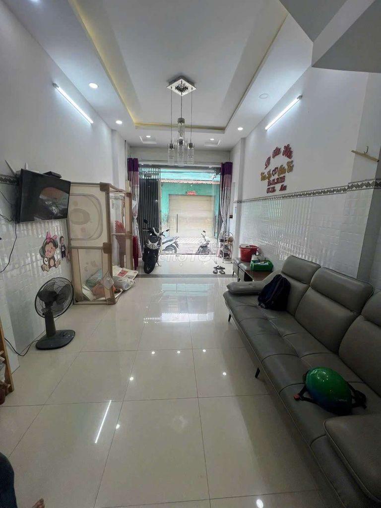 Nice house - broad alley - air machine