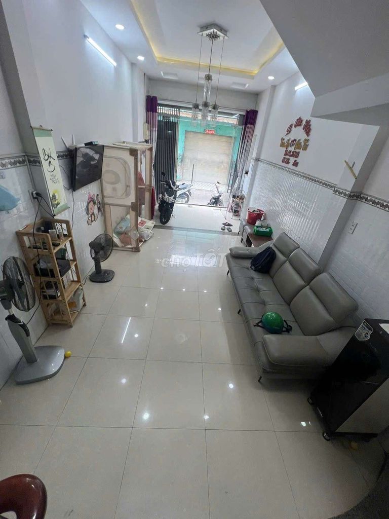 Nice house - broad alley - air machine
