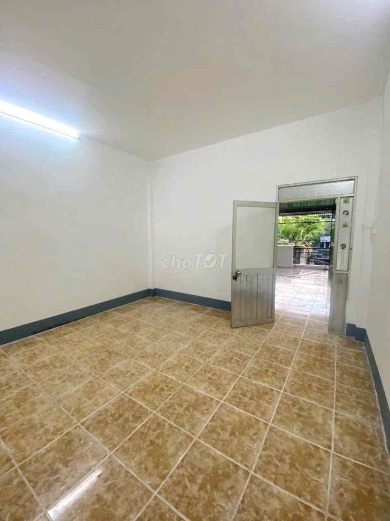 Check out the two suites. 4 x 15 Hoàng Sa.