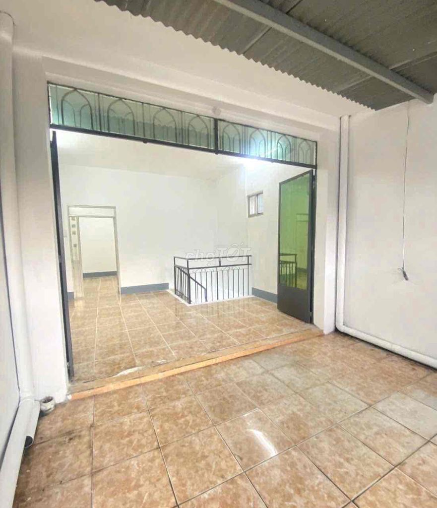 Check out the two suites. 4 x 15 Hoàng Sa.