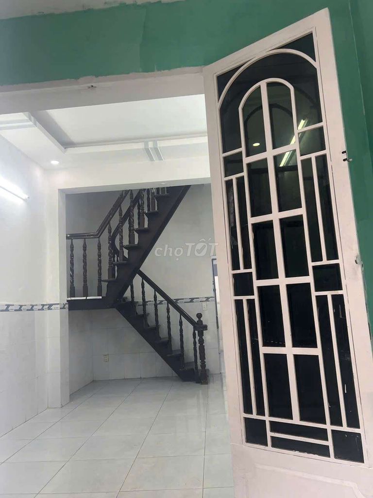 New original paint, alleycar, three bedrooms, near a nice apartment.