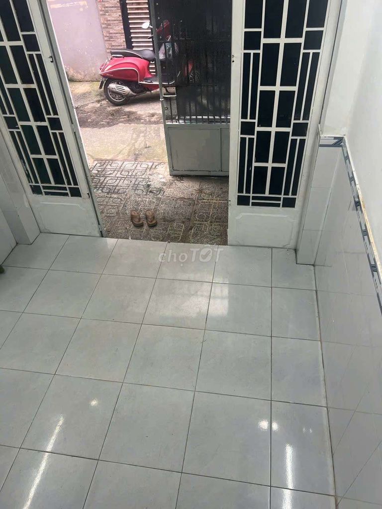 New original paint, alleycar, three bedrooms, near a nice apartment.