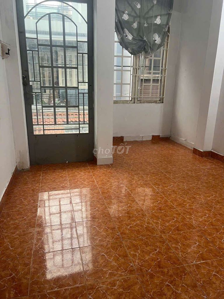 New original paint, alleycar, three bedrooms, near a nice apartment.