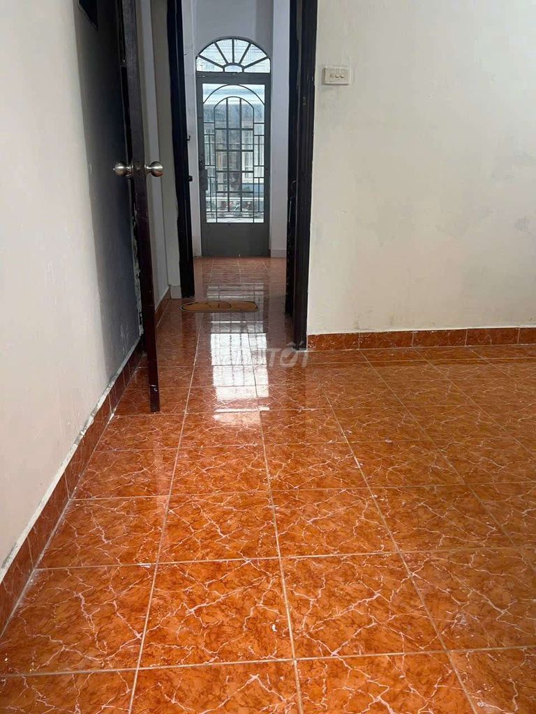 New original paint, alleycar, three bedrooms, near a nice apartment.
